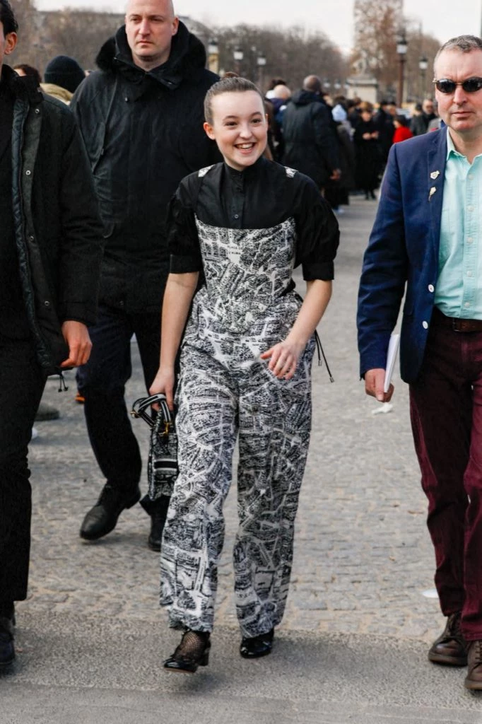 Bella Ramsey en el desfile de Dior