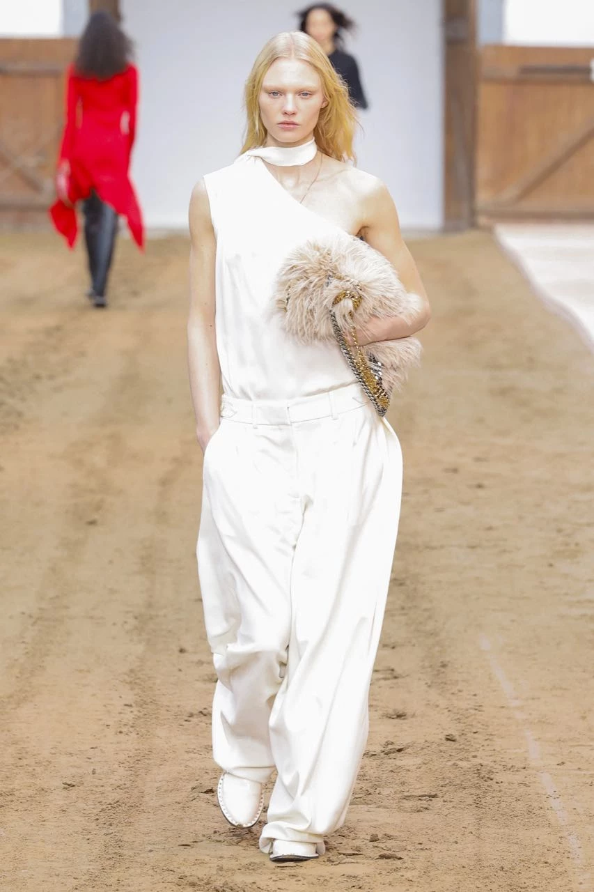 Desfile Stella McCartney otoño invierno 2023/24 en Semana de Moda de Paris