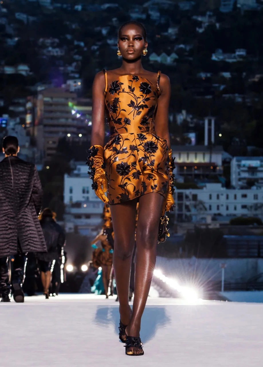 Desfile Versace invierno 2023/2024