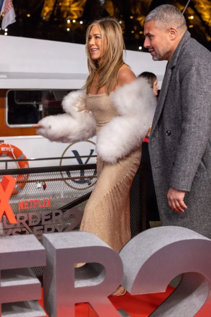 look jennifer aniston