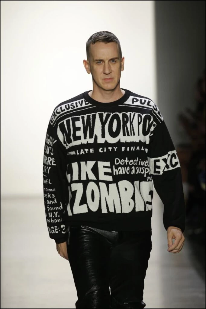 Jeremy Scott deja Moschino luego de 10 años a cargo como director creativo