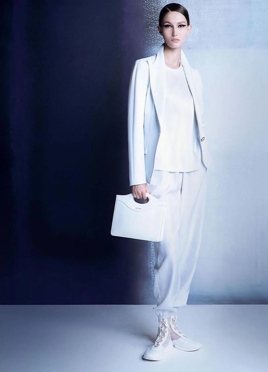 Giorgio Armani presentó su colección primavera verano 2023.