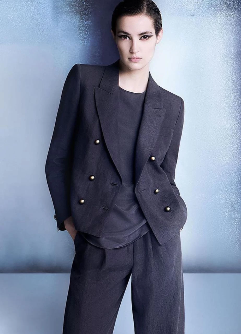 Giorgio Armani presentó su colección primavera verano 2023.