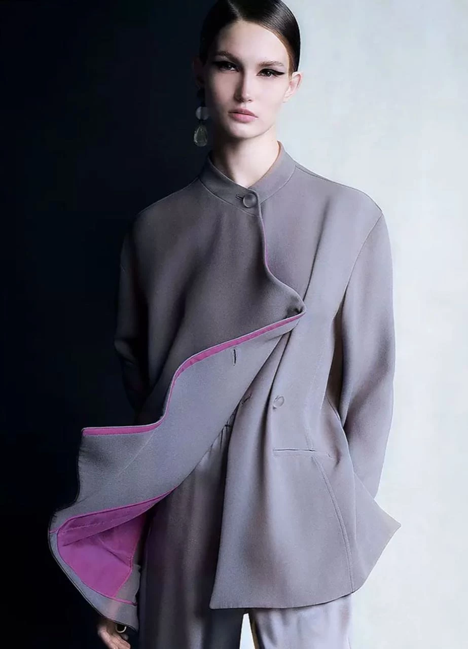 Giorgio Armani presentó su colección primavera verano 2023.