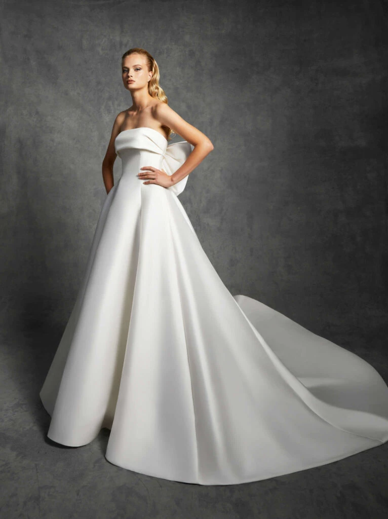 Viktor_&_Rolf_2023_Fall_Bridal0003