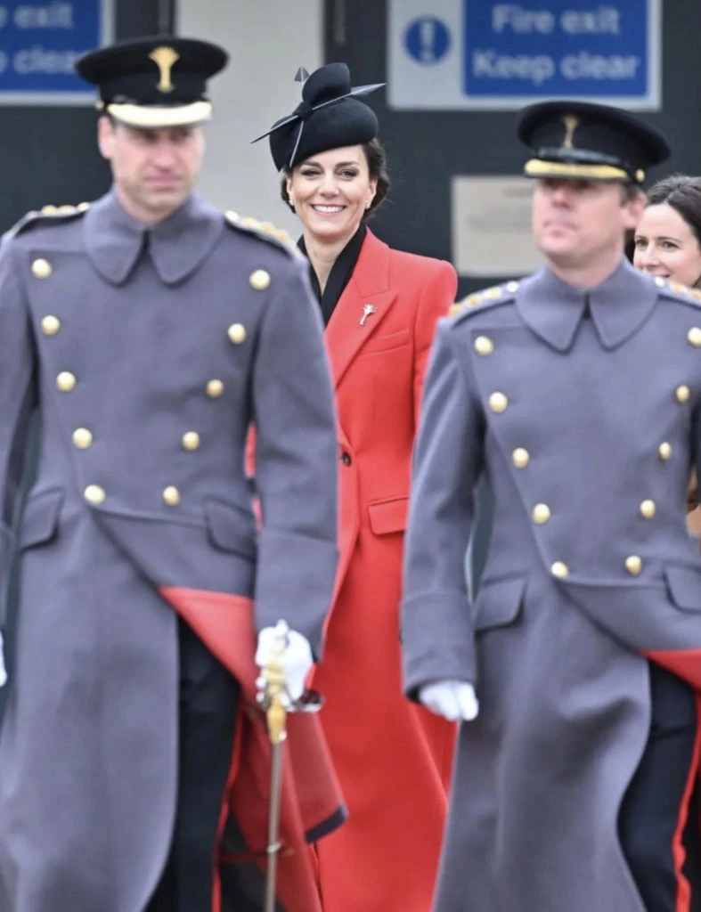 Kate Middleton llevó un look bicolor muy sofisticado. Foto: Instagram.