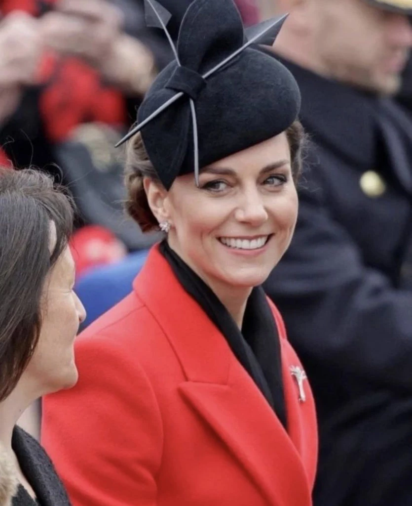 Kate Middleton llevó un look bicolor muy sofisticado. Foto: Instagram.