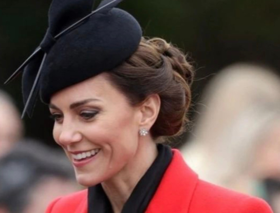 Rojo y negro: Así es la última apuesta fashion de Kate Middleton