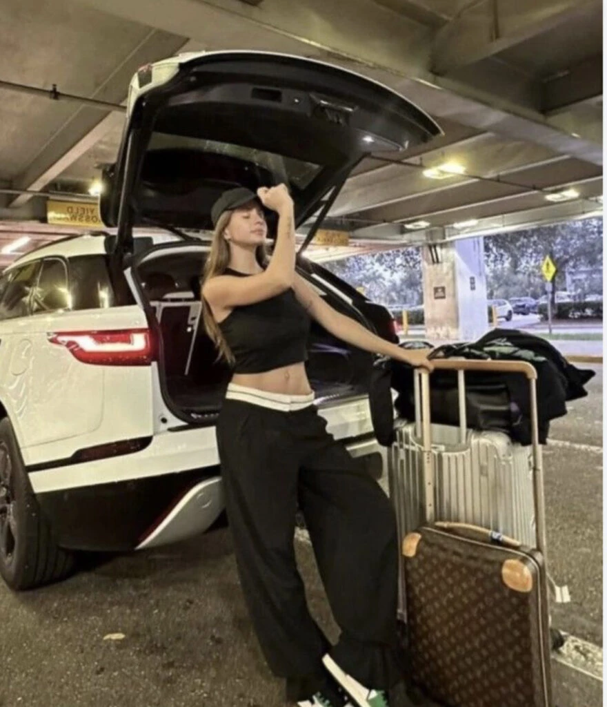 La China también usó el pantalón que hoy es tendencia. Foto: Instagram.