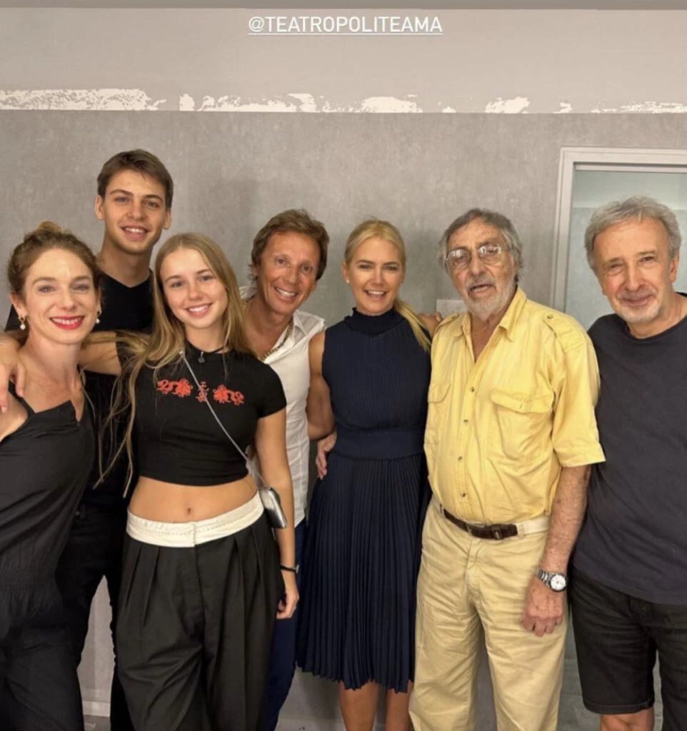 La salida de Taína Gravier y su familia al teatro. Foto: Instagram.