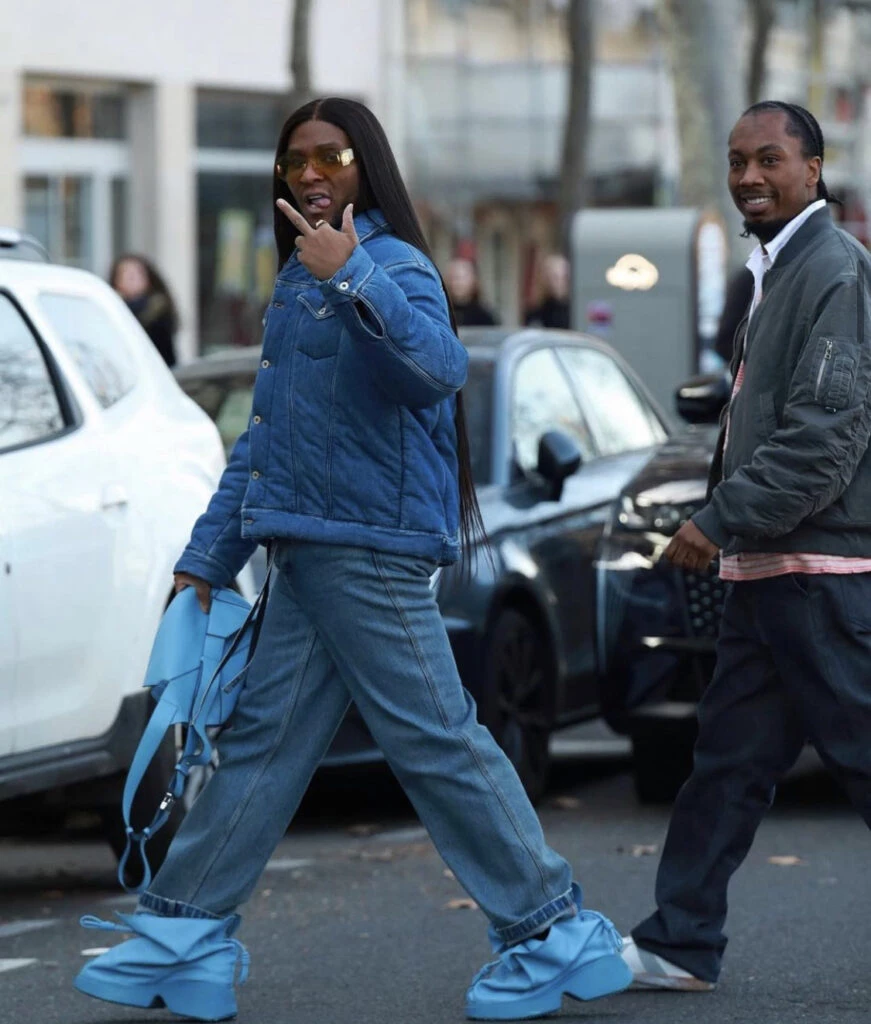 Law Roach captado por un fotografo de street style. Foto: Instagram.