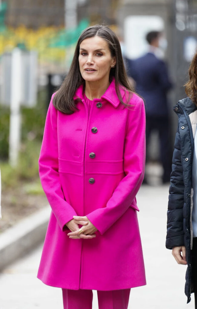 Letizia con look fucsia