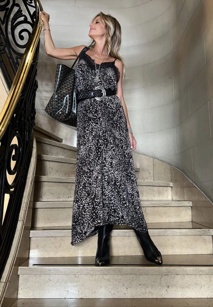 Mariana Fabbiani combinó el vestido con botas. Foto: Instagram.