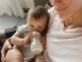 Mica Viciconte junto a su bebé Luca