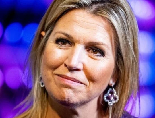Máxima Zorreguieta impactó con un vestido morado de Victoria Beckham
