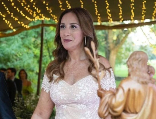 El espectacular look de novia de María Eugenia Vidal: llevó un diseño de Gabriel Lage en tono nude