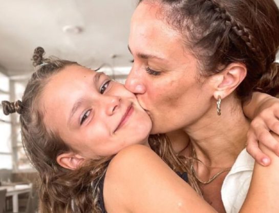 Así fue la emotiva despedida del teatro de Paula Chaves junto a Olivia, su hija