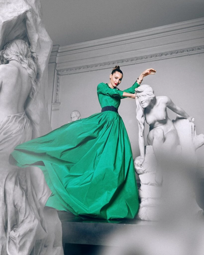 Pampita looks de fiesta con los colores del otoño 2023