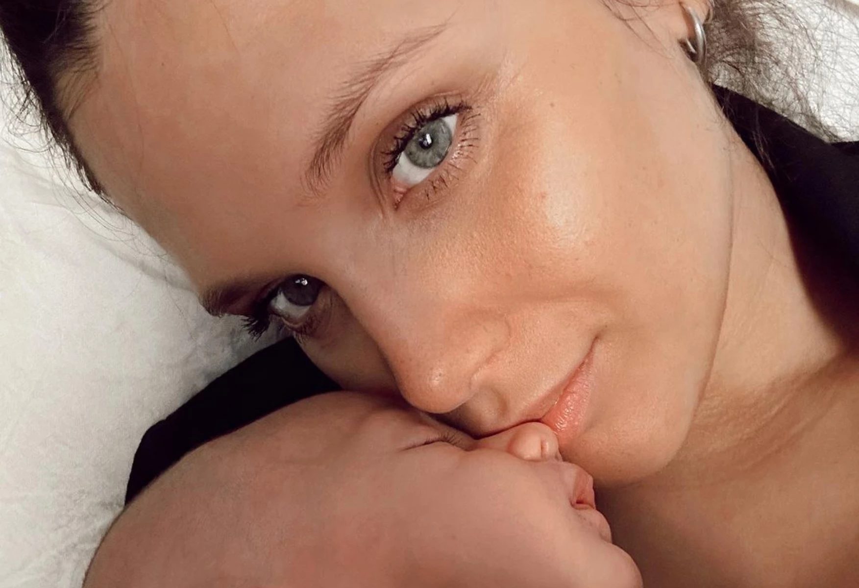 Por primera vez, Barbie Vélez mostró a su hijo Salvador despierto