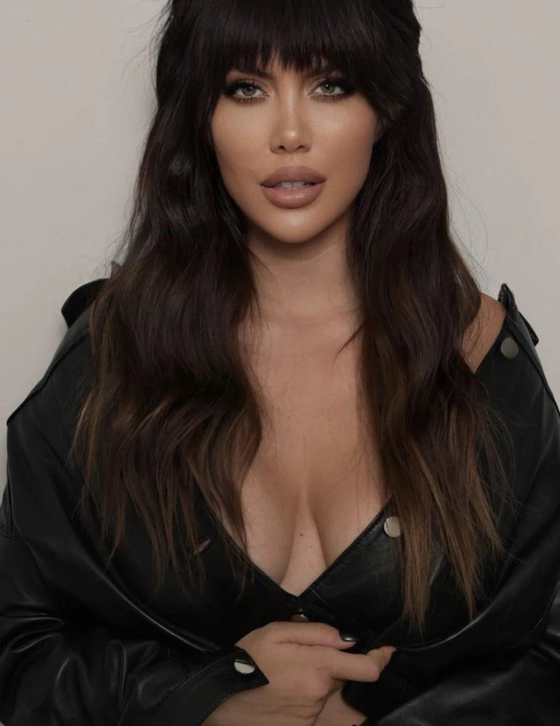 Renovada, Wanda Nara apostó por el flequillo