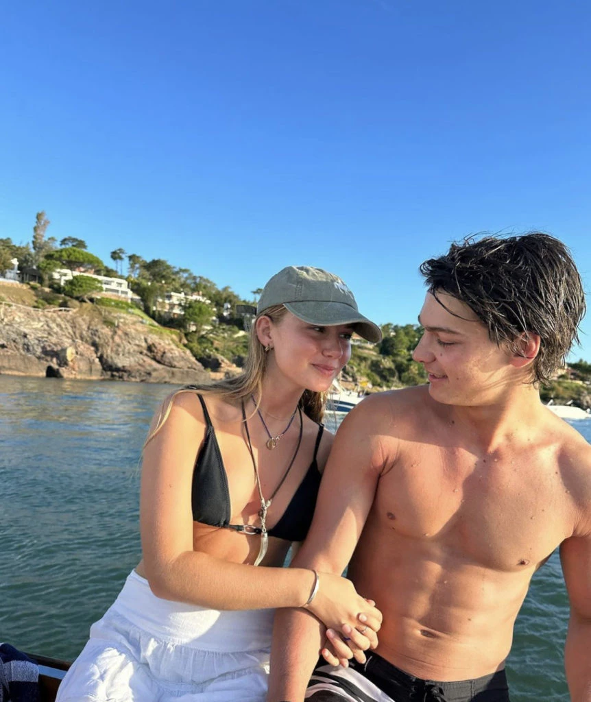 Taína y Tiziano Gravier navegando. Foto: Instagram.