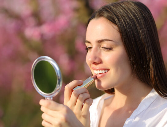 Trucos infalibles para transformar tu labial cremoso en mate