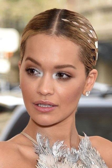 tendencia beauty glitterage rita ora