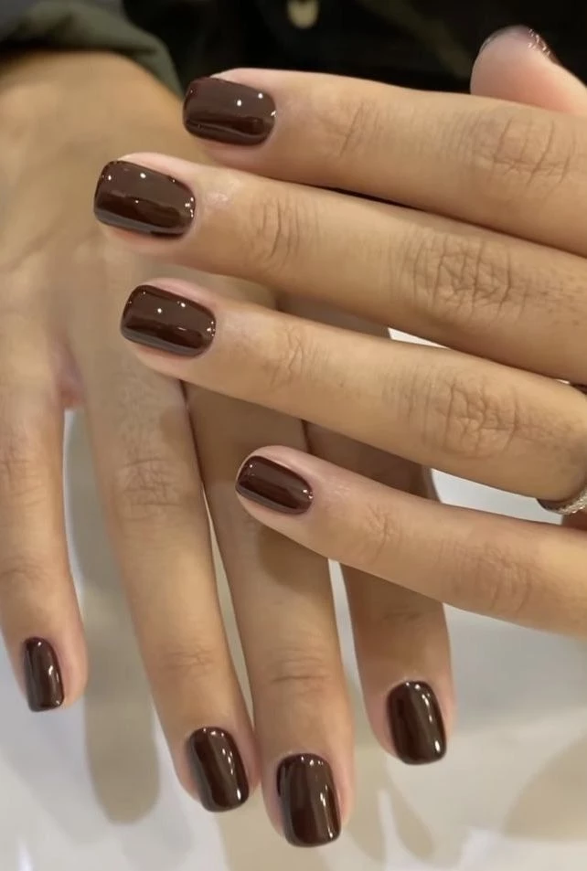 manicura marron chocolate
