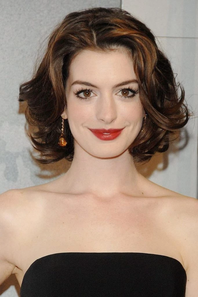 anne hathaway corte mob