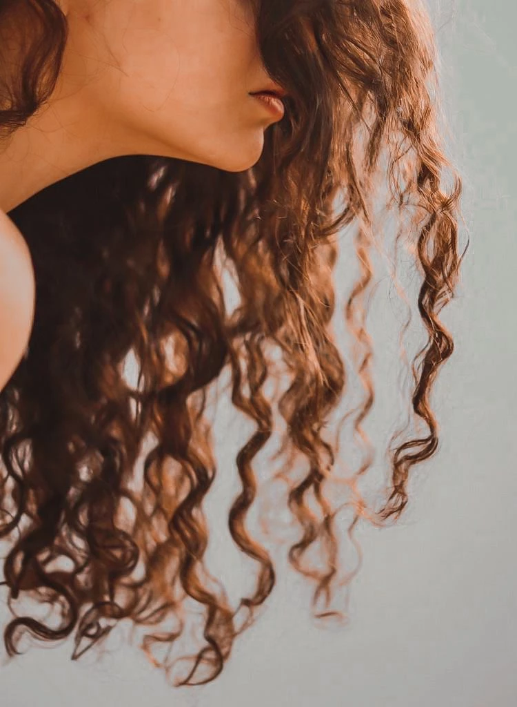 trucos de Inteligencia Artificial para cuidar el pelo con rulos