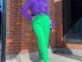 Pantalon verde con violeta