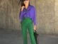 Pantalon verde con violeta