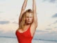 A los 55 años, Pamela Anderson volvió a ponerse el traje de baño rojo al estilo Baywatch