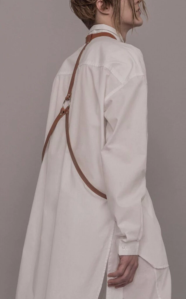 El arnés de cuero es el accesorio más sensual del otoño 2023. Foto: Pinterest.
