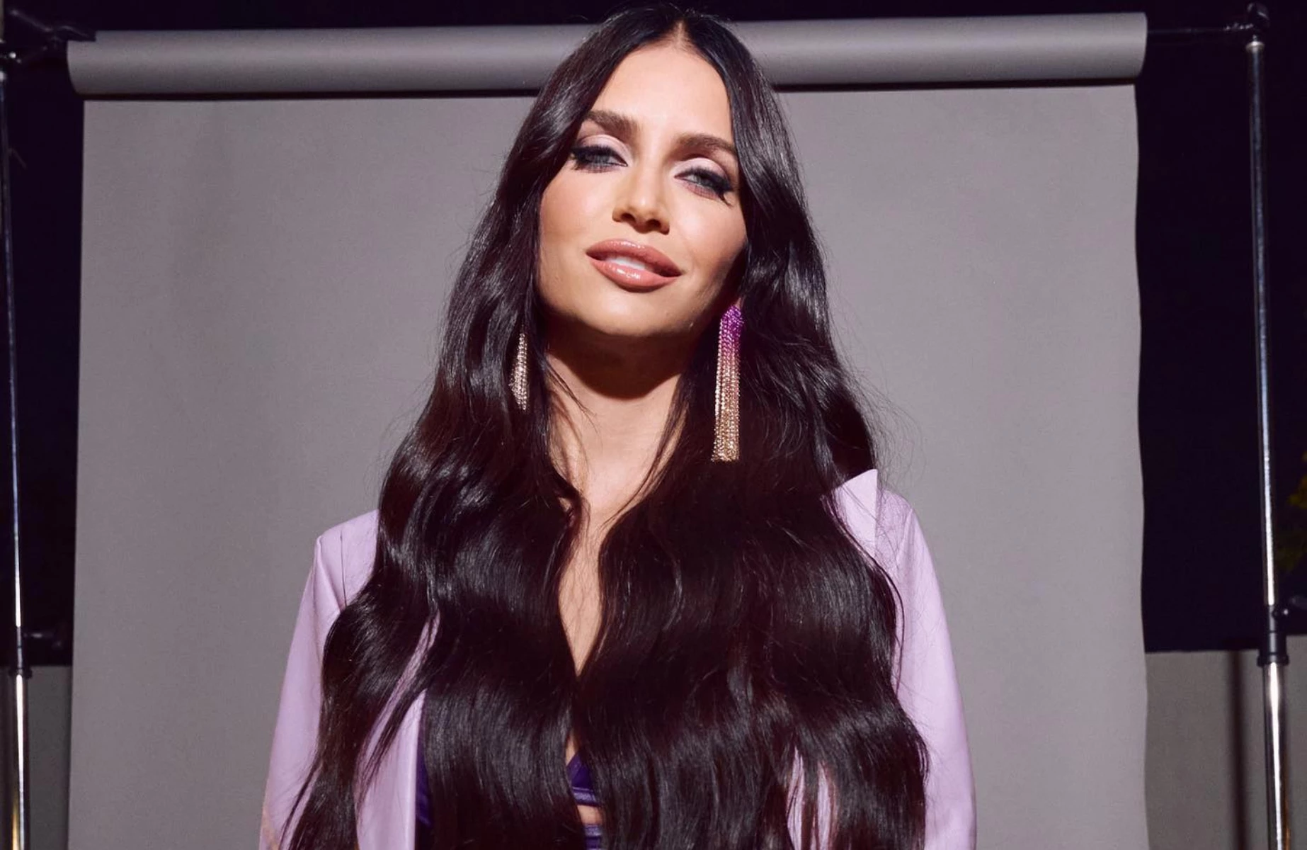 Así es el look de Zaira Nara en la gama del violeta, el color tendencia este 2023