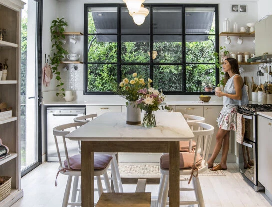 Video deco: así renovó y decoró su cocina “en rosa” la estilista Sofía Díaz de Vivar