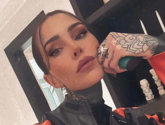 Así es la cartera barbiecore de Cande Tinelli