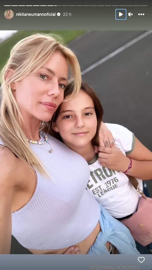 Nicole Neumann con Sienna Cubero