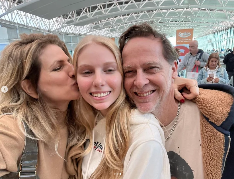 Mía Martin con Matías Martin y Natalia Graciano