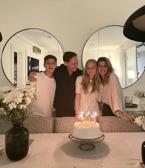 Mía Martin con Matías Martin y Natalia Graciano