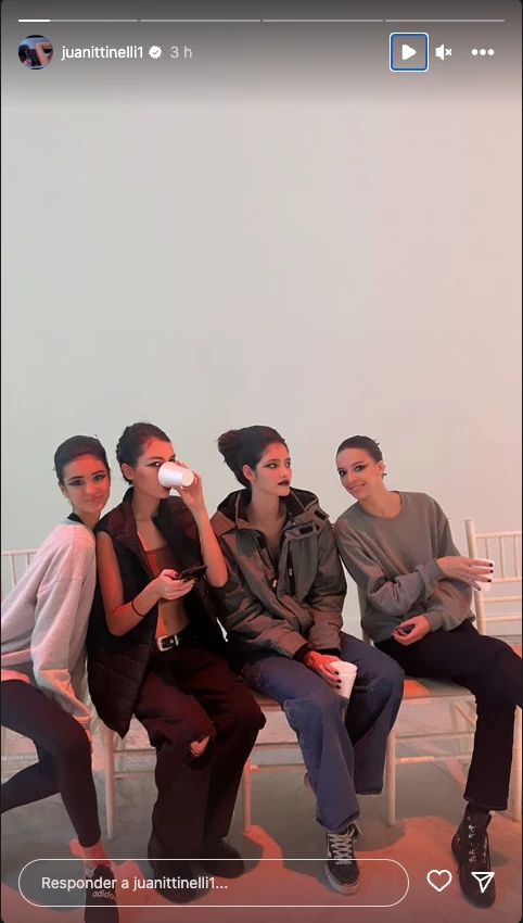 Juana Tinelli desfilando para Fabián Zitta