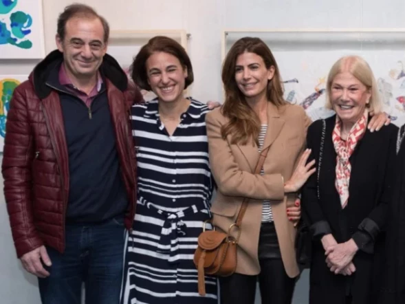 JUliana Awada con sus hermanos Leila y Alejandro y su mamá, Pomi Baker, en la presentación de su libro.