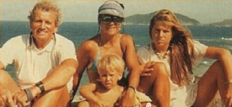 Máxima con su hermano Juan y sus padres