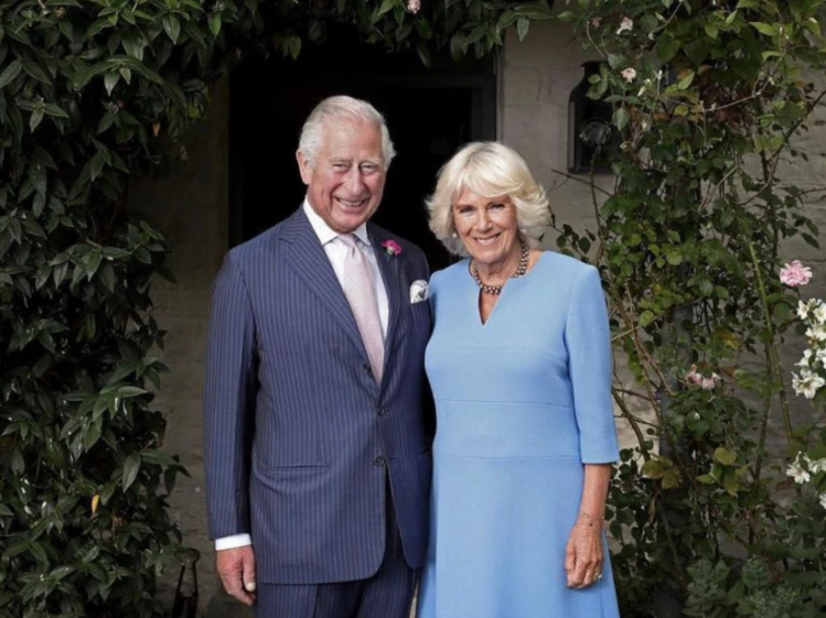 Carlos III y Camilla destacada