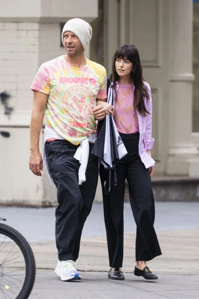 Chris Martin y Dakota Johnson
