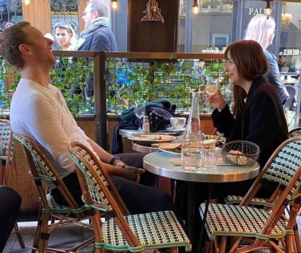 Chris Martin y Dakota Johnson