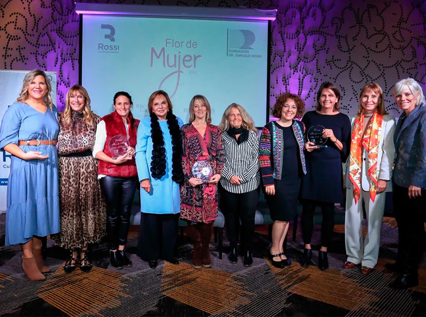 entrega de premios de los premios FLOR DE MUJERentrega de premios de los premios FLOR DE MUJER