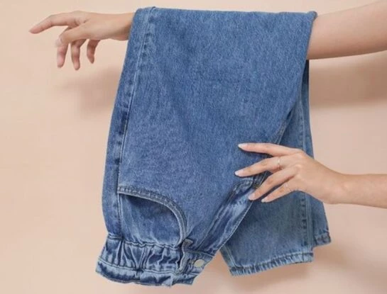 Paso a paso: cómo doblar los jeans con el método de Marie Kondo