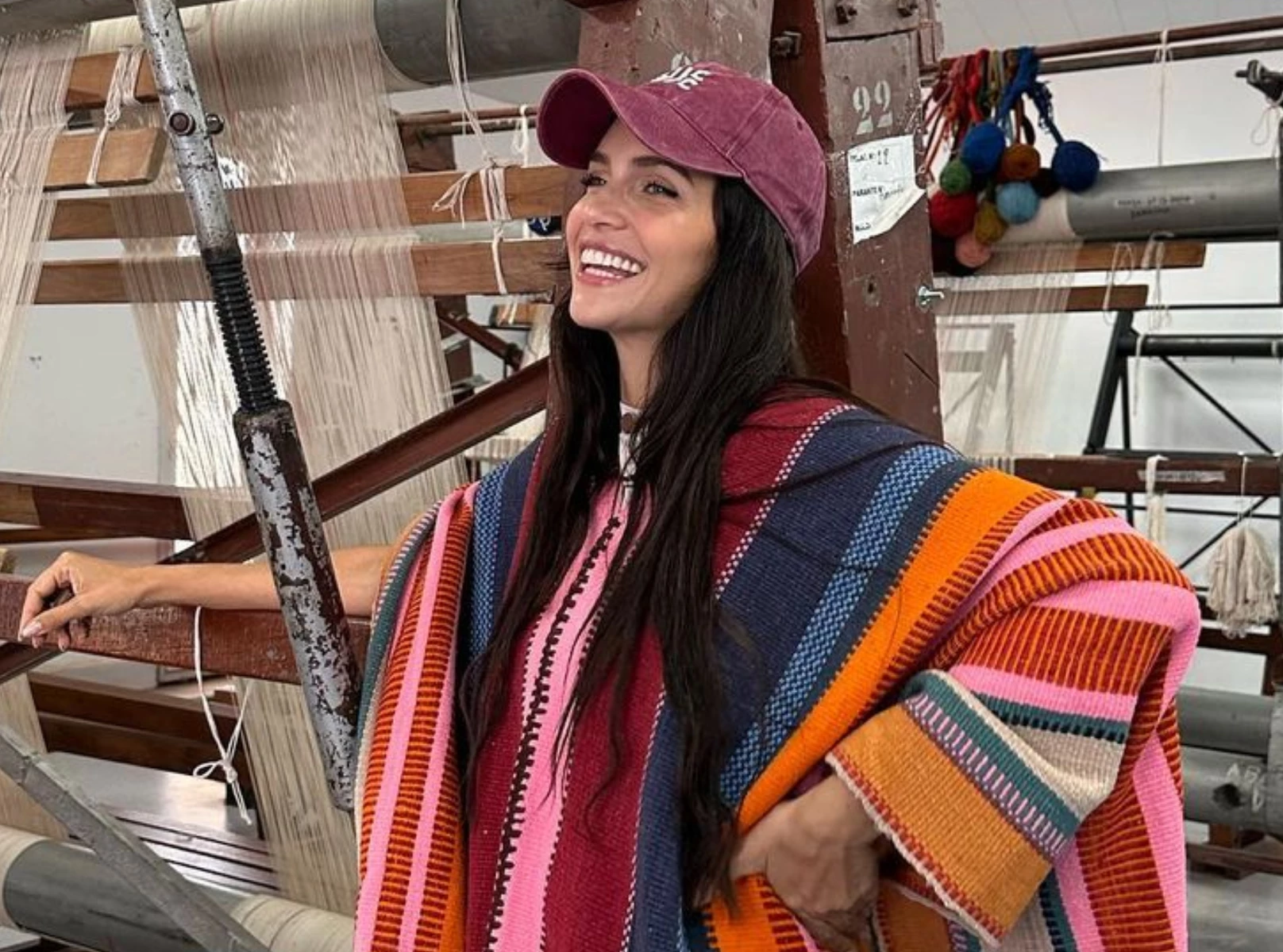 El abrigo chic de Zaira Nara