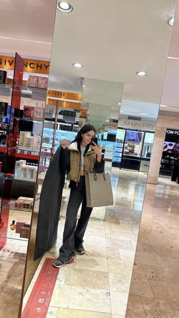 El look casual de Zaira Nara. Foto: Instagram.